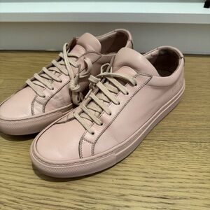 Common project sneakers